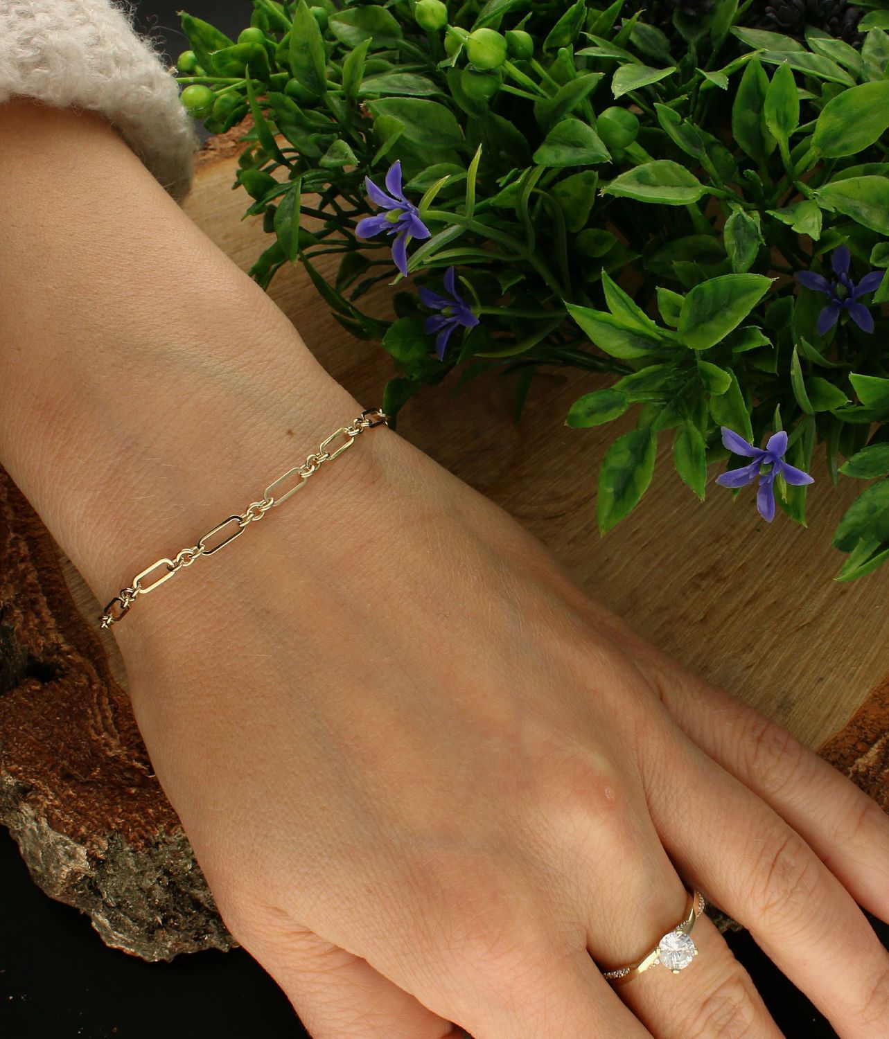 Bransoletka złota 333 celebrytka duże oczka BR 6712A 333. Złota bransoletka damska. Złota bransoletka o nowoczesnym wzorze. Duże oczka. Złota bransoletka idealna na prezent. Bransoletka złota dla każdej kobiety (2).jpg